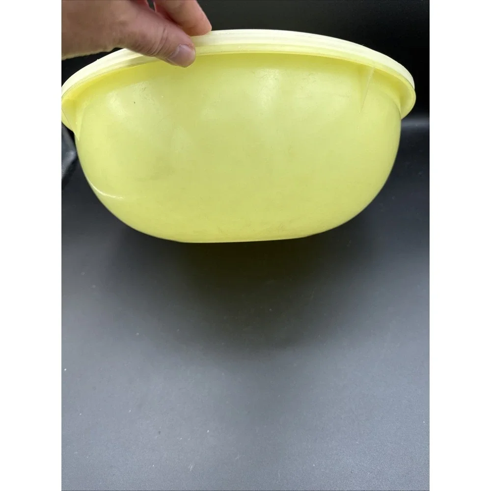 Tupperware light yellow